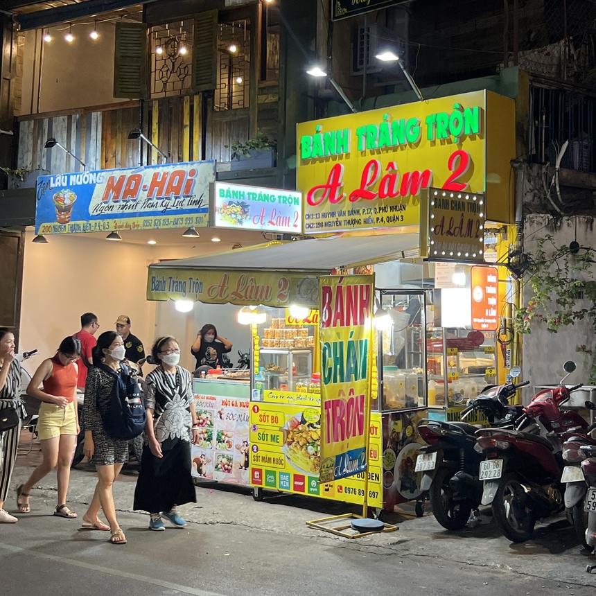 Có gì tại khu phố ẩm thực mới toanh tại trung tâm TP.HCM mà khiến giới trẻ tìm đến rần rần? - Ảnh 7.