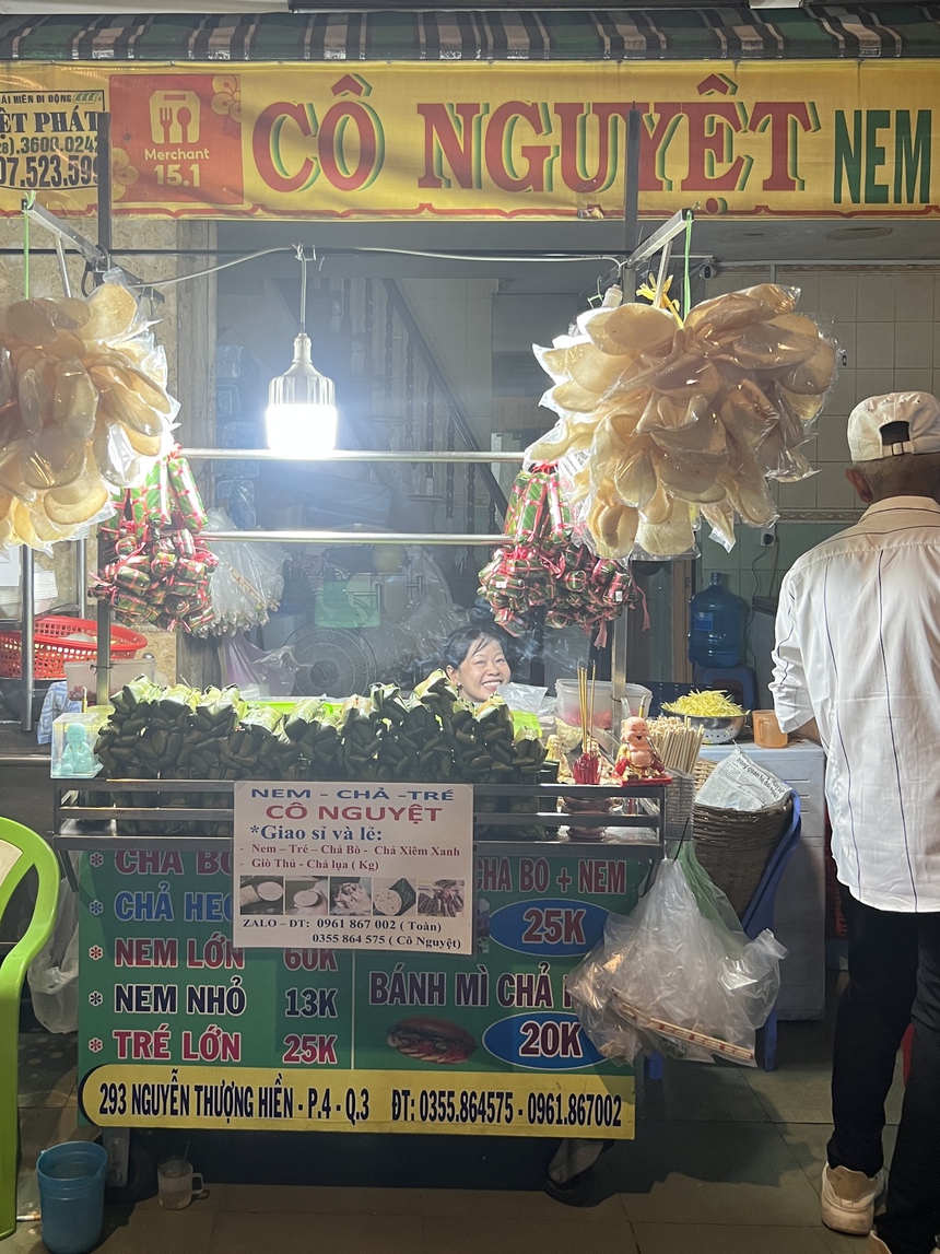 Có gì tại khu phố ẩm thực mới toanh tại trung tâm TP.HCM mà khiến giới trẻ tìm đến rần rần? - Ảnh 12.