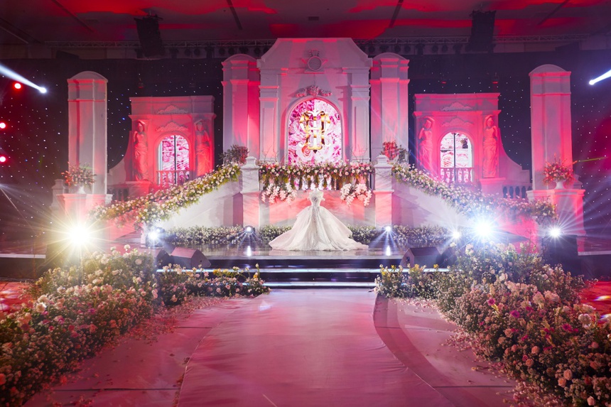 Hé lộ không gian cưới như vườn cổ tích và khoảnh khắc hạnh phúc của Khánh Thi - Phan Hiển - Ảnh 9.