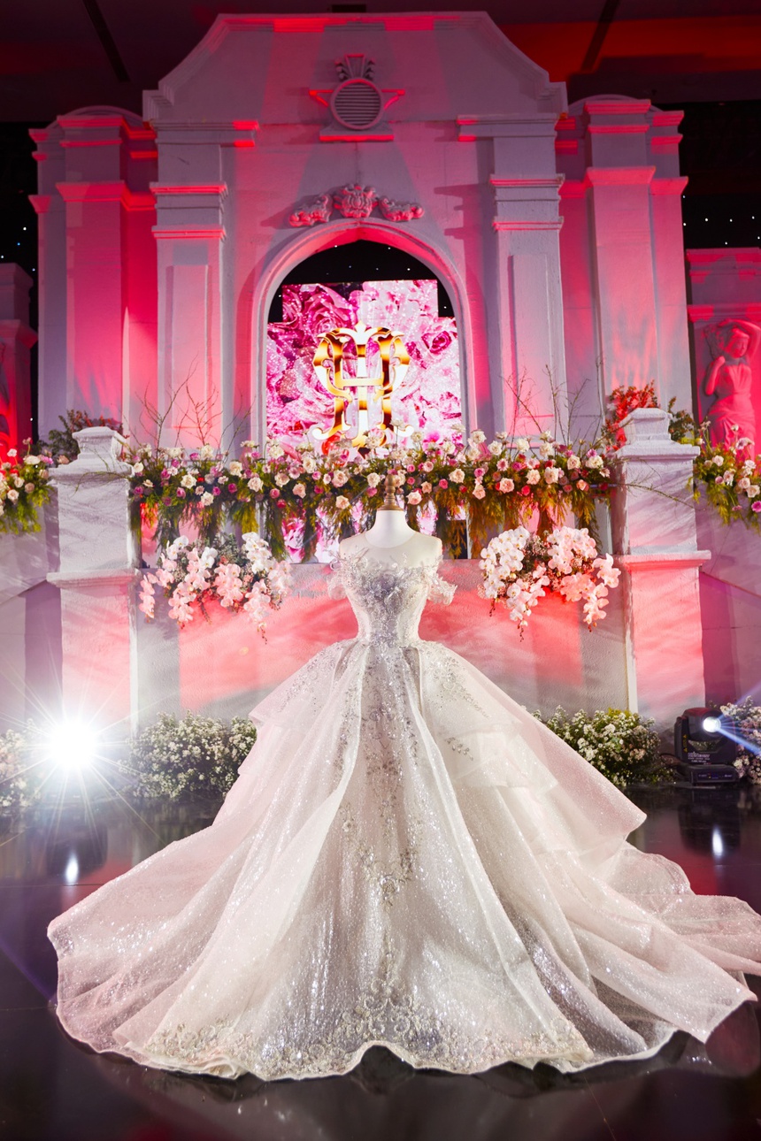 Hé lộ không gian cưới như vườn cổ tích và khoảnh khắc hạnh phúc của Khánh Thi - Phan Hiển - Ảnh 10.