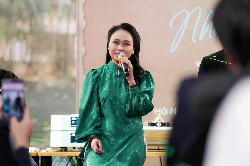 Nhà báo – ca sĩ Nhật Thảo ra mắt album ‘Những ngày thơ mộng’ - Ảnh 2.