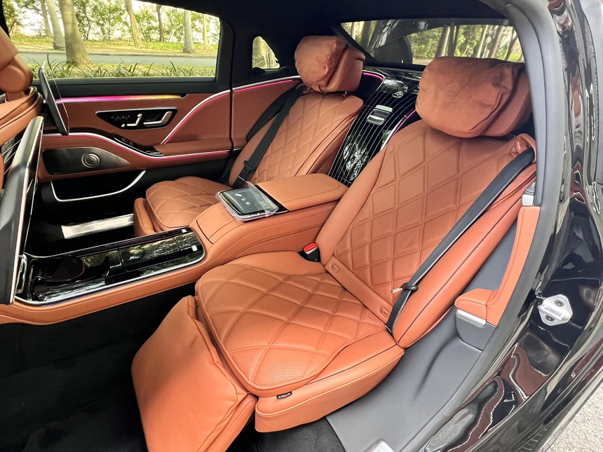 Phạm Trần Nhật Minh mua Mercedes-Maybach S 450 giá 8,2 tỷ đồng: Xe sang thứ tư được mua về trong 1 tháng - Ảnh 9. Phạm Trần Nhật Minh mua Mercedes-Maybach S 450 giá 8,2 tỷ đồng: Xe sang thứ tư được mua về trong 1 tháng - Ảnh 9.