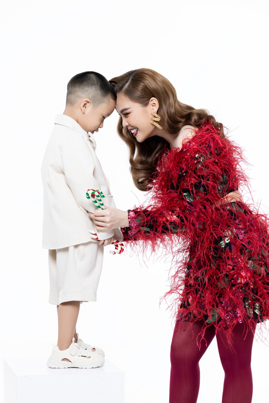 Giang Hồng Ngọc nói về cậu con trai 4 tuổi hiếm khi xuất hiện trước công chúng - Ảnh 1. Giang Hồng Ngọc nói về cậu con trai 4 tuổi hiếm khi xuất hiện trước công chúng - Ảnh 1.