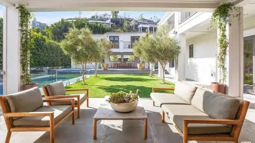 Ngôi sao Avatar từng bán toàn bộ tài sản, phải sống trong ô tô cho đến sở hữu khối tài sản hơn 700 tỷ, mua tặng vợ xe hơi 4,7 tỷ - Ảnh 8. Ngôi sao Avatar từng bán toàn bộ tài sản, phải sống trong ô tô cho đến sở hữu khối tài sản hơn 700 tỷ, mua tặng vợ xe hơi 4,7 tỷ - Ảnh 8.