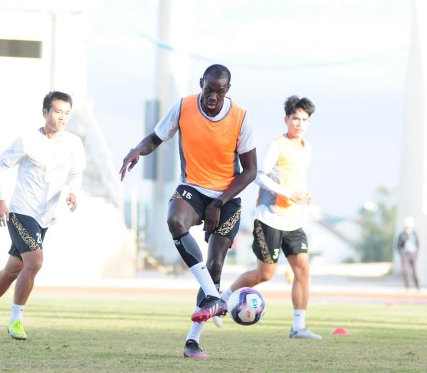 Yaya Sanogo đang thử việc tại Khánh Hòa là ai? - Ảnh 2.