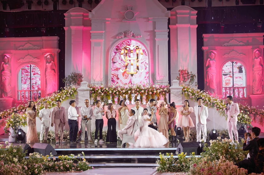 Được mời làm MC trong hôn lễ Khánh Thi - Phan Hiển, Trấn Thành vẫn than còn 1 điều tiếc nuối - Ảnh 1.