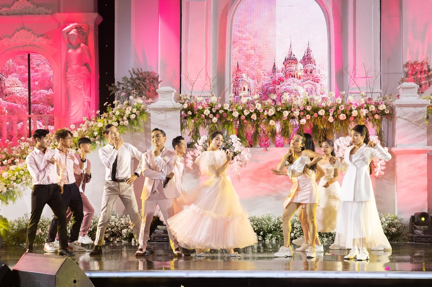 Được mời làm MC trong hôn lễ Khánh Thi - Phan Hiển, Trấn Thành vẫn than còn 1 điều tiếc nuối - Ảnh 3.