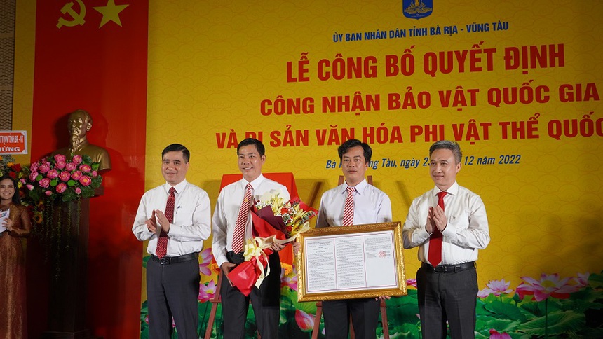 Ba mặt nạ vàng được công nhận là Bảo vật quốc gia - Ảnh 1.