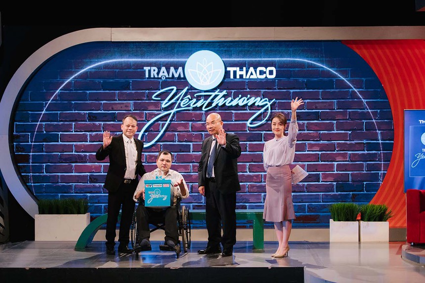 Nét chữ nghị lực của người thầy khuyết tật tay chân - Ảnh 5.