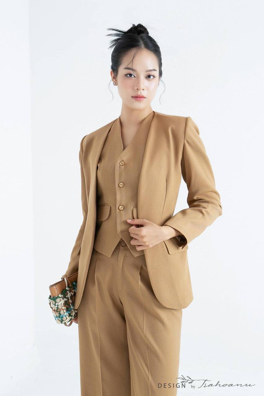 Tân Hoa hậu Việt Nam 2022: Từng là Hoa khôi, giao tiếp bằng 2 thứ tiếng còn nhan sắc mộc thế nào? - Ảnh 7.