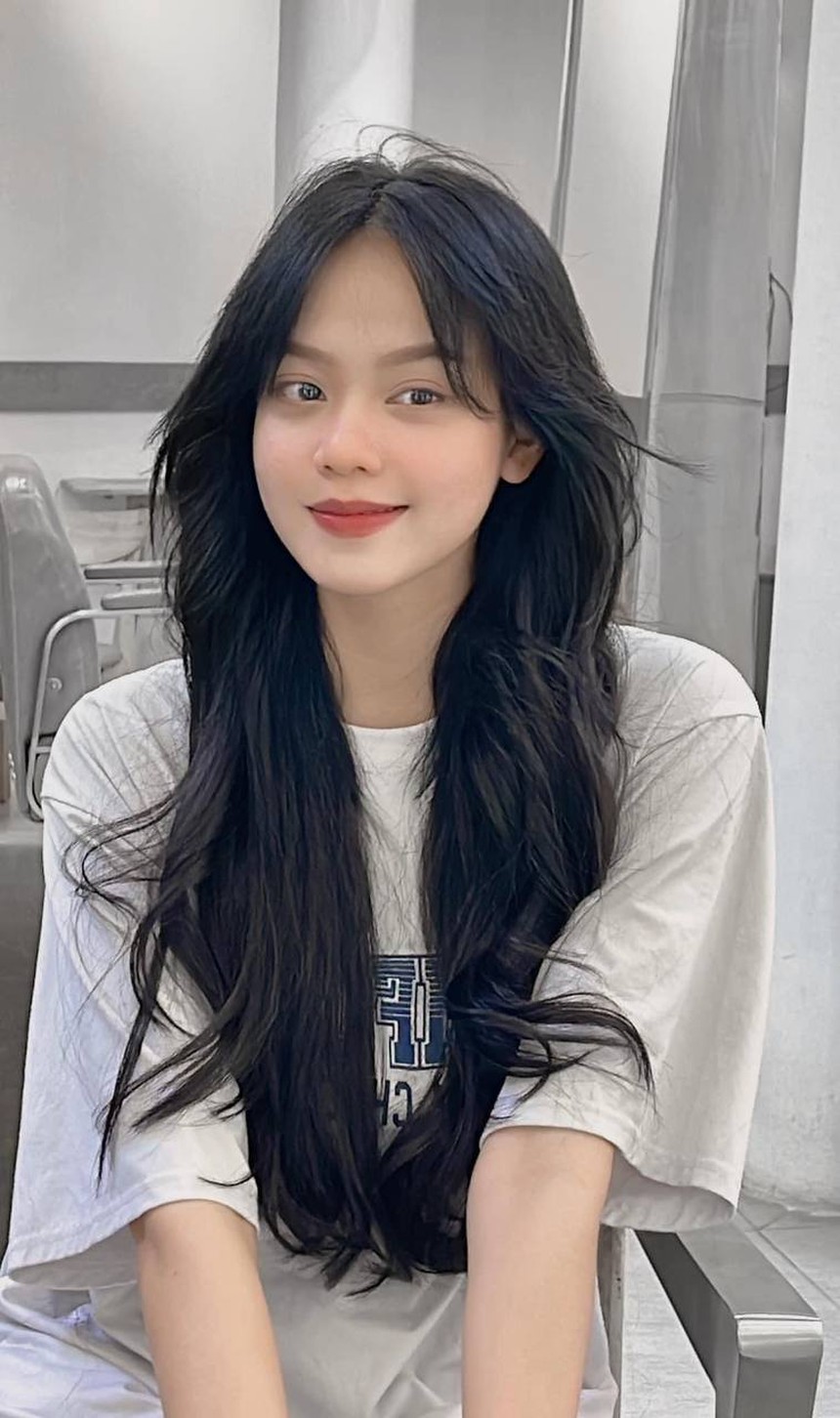 Tân Hoa hậu Việt Nam 2022: Từng là Hoa khôi, giao tiếp bằng 2 thứ tiếng còn nhan sắc mộc thế nào? - Ảnh 5.