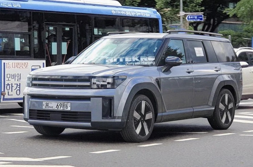 Xem trước đuôi Hyundai Santa Fe 2024: Góc cạnh như G-Class, dễ gây tranh cãi khi ra mắt - Ảnh 5.