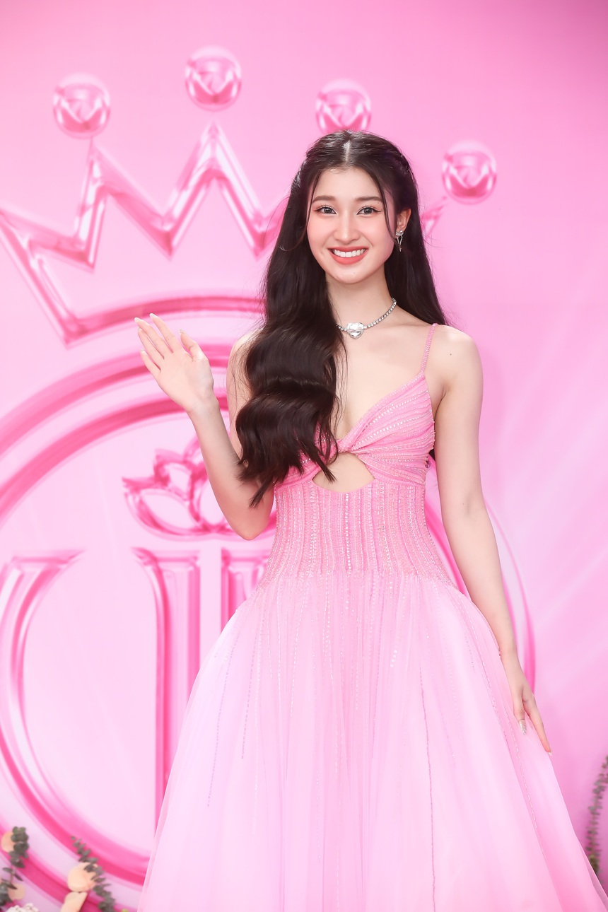 Thảm đỏ chung kết Hoa hậu Việt Nam: Đỗ Hà sang chảnh, Đoàn Thiên Ân - Lương Thuỳ Linh cùng dàn mỹ nhân cực 'chặt chém' - Ảnh 18.