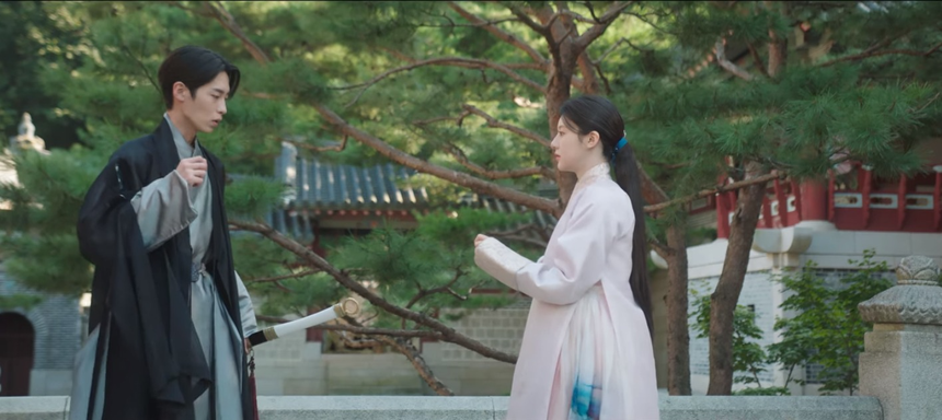 'Hoàn hồn 2' tập 5: Vừa mới có 'cảnh giường chiếu', Lee Jae Wook và Go Yoon Jung đã chính thức nhận ra nhau? - Ảnh 2.