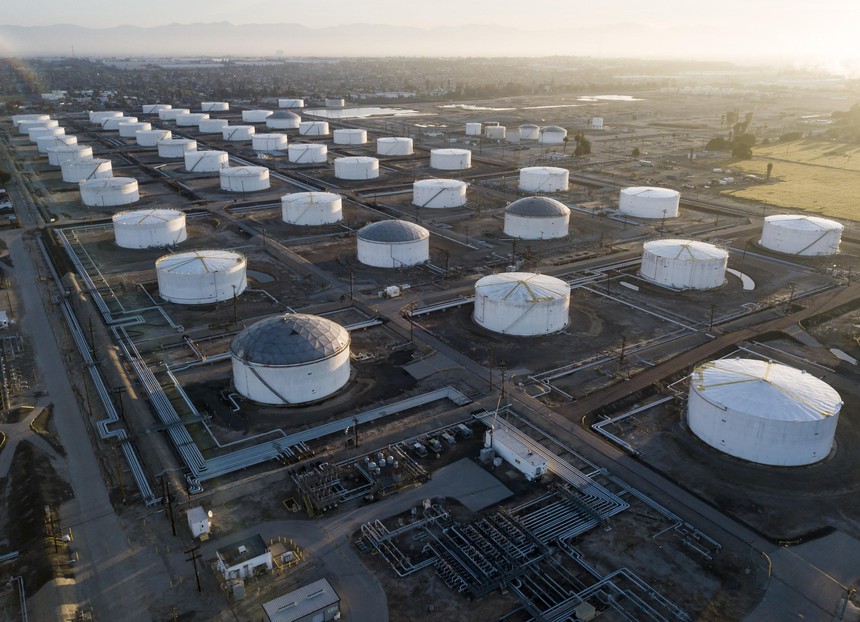 Giá dầu thô và vàng thế giới đồng loạt tăng mạnh - Ảnh 1.