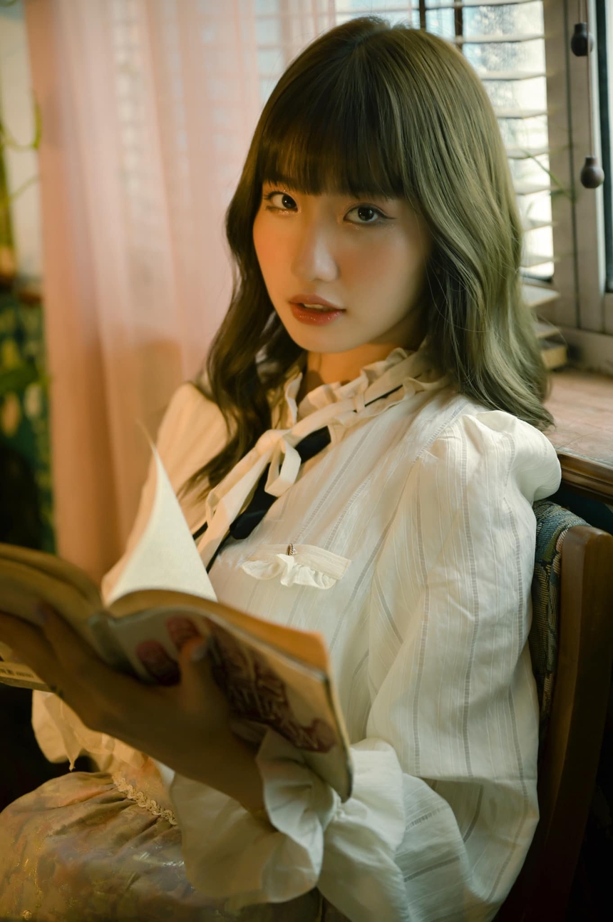 Nhan sắc xinh đẹp của Huyền 2k4, cô dâu đang khiến làng game Việt dậy sóng - Ảnh 8. Nhan sắc xinh đẹp của Huyền 2k4, cô dâu đang khiến làng game Việt dậy sóng - Ảnh 8.