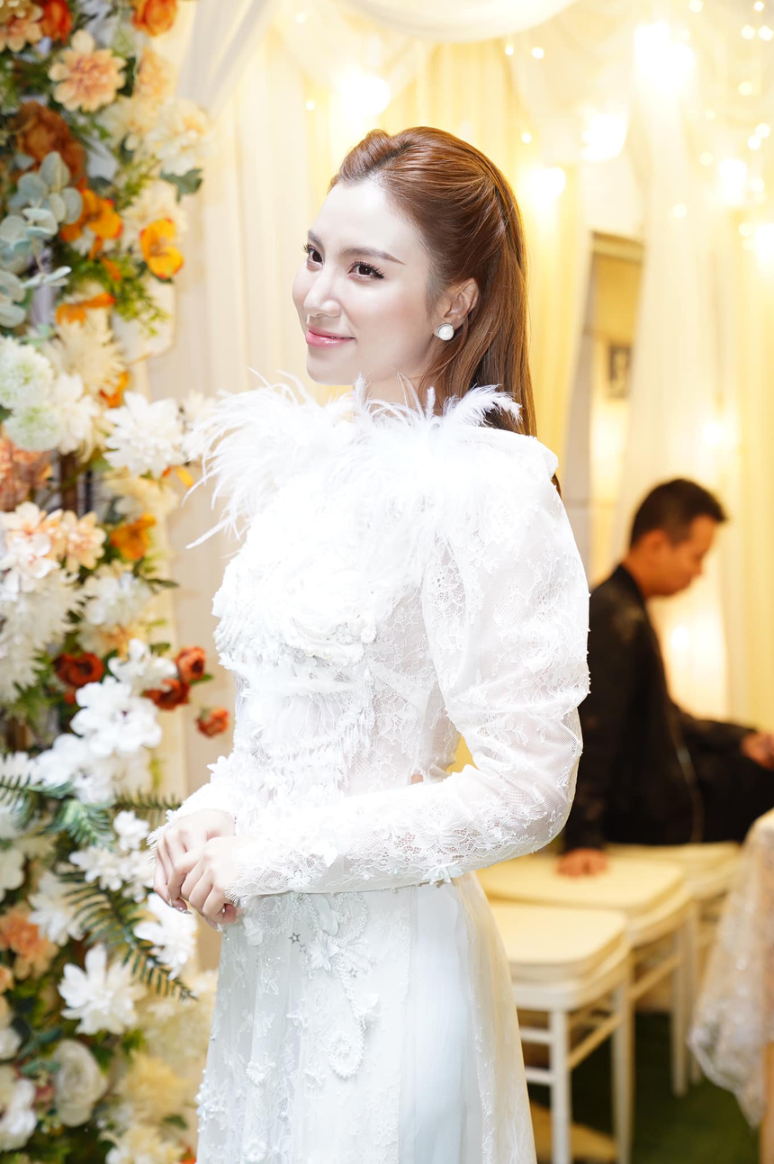 1 sao nữ Vbiz bất ngờ lên xe hoa ngày Giáng sinh - Ảnh 1.