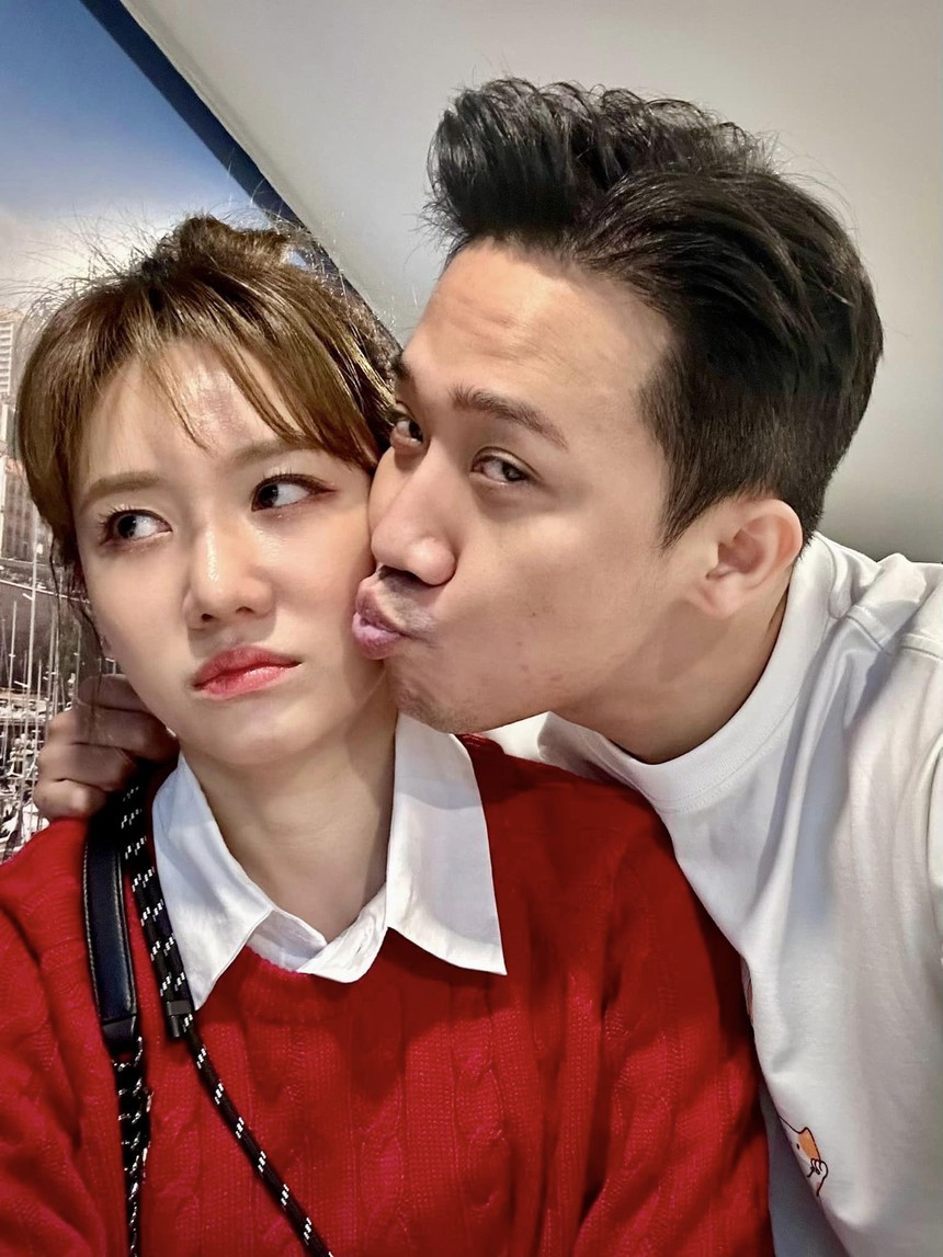 Trấn Thành dùng hành động 'cực ngọt' kỷ niệm 6 năm ngày cưới với Hari Won, xóa tan nghi vấn trục trặc tình cảm - Ảnh 3. Trấn Thành dùng hành động 'cực ngọt' kỷ niệm 6 năm ngày cưới với Hari Won, xóa tan nghi vấn trục trặc tình cảm - Ảnh 3.