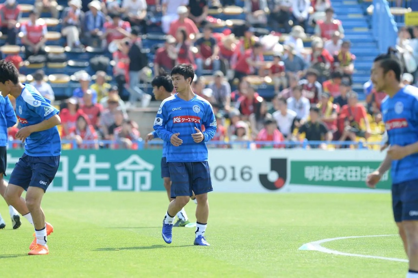 Công Phượng từng đá thế nào tại Nhật Bản trước khi tới Yokohama? - Ảnh 3. Công Phượng từng đá thế nào tại Nhật Bản trước khi tới Yokohama? - Ảnh 3.