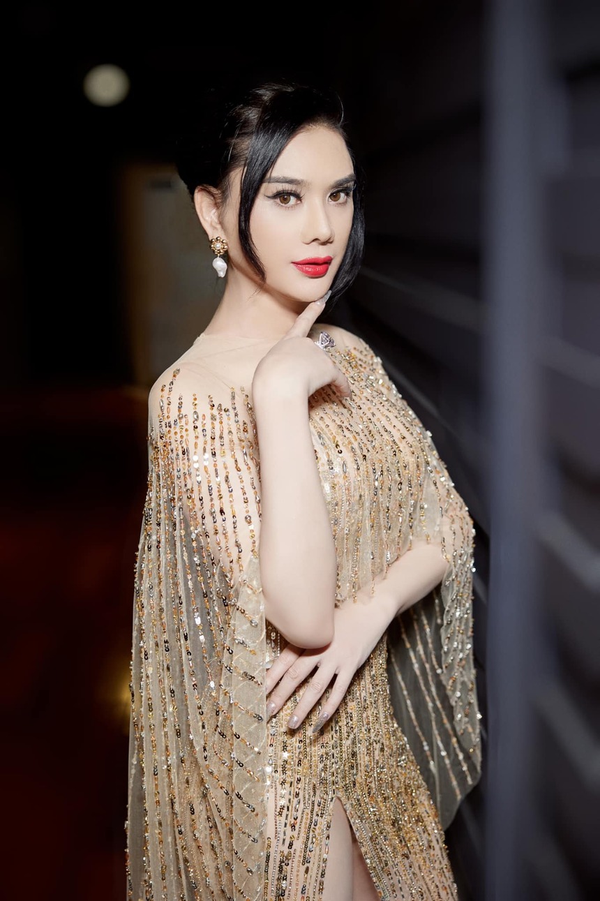 Các sao chuyển giới Việt ngày một thăng hạng nhan sắc - Ảnh 2. Các sao chuyển giới Việt ngày một thăng hạng nhan sắc - Ảnh 2.