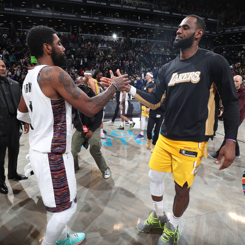 Kyrie Irving soán ngôi LeBron James, “ẵm trọn” danh hiệu cầu thủ bị ghét bậc nhất - Ảnh 1.