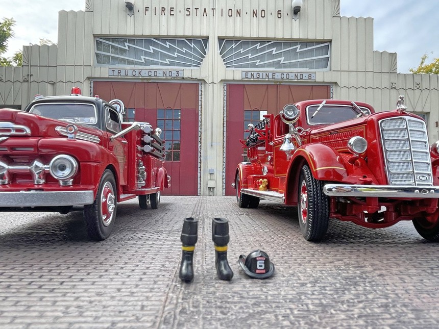 Cậu bé nổi tiếng vì chụp ảnh xe đồ chơi như xe thật - Ảnh 4. Cậu bé nổi tiếng vì chụp ảnh xe đồ chơi như xe thật - Ảnh 4.