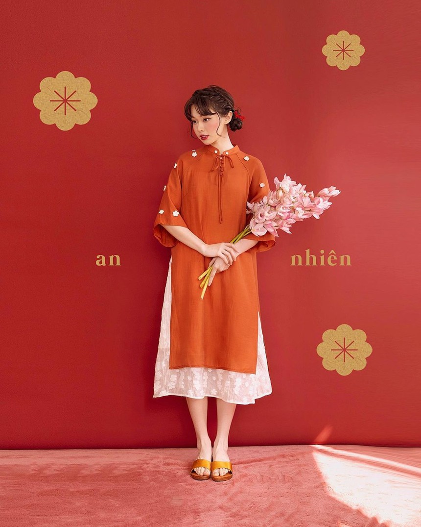 10 mẫu áo dài đỏ may mắn đầu năm - Ảnh 15. 10 mẫu áo dài đỏ may mắn đầu năm - Ảnh 15.