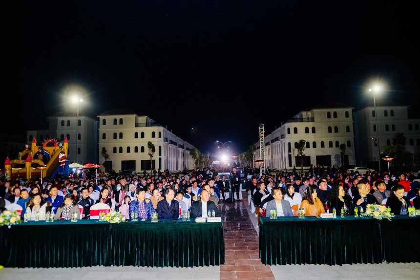 Dàn sao Nam – Bắc hội tụ ở Móng Cái – Quảng Ninh - Ảnh 2. Dàn sao Nam – Bắc hội tụ ở Móng Cái – Quảng Ninh - Ảnh 2.