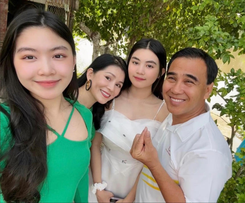 Vợ MC Quyền Linh phản ứng tinh tế khi Lọ Lem được khen “ăn đứt” Top 3 Hoa hậu Việt Nam 2022 - Ảnh 2. Vợ MC Quyền Linh phản ứng tinh tế khi Lọ Lem được khen “ăn đứt” Top 3 Hoa hậu Việt Nam 2022 - Ảnh 2.