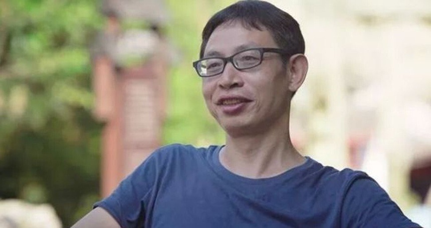 Bi kịch của thầy giáo bỏ mặc học sinh trong cơn thảm hoạ 14 năm trước: Trở thành đối tượng bị cả nước chỉ trích, thất nghiệp vì không trường nào dám nhận - Ảnh 2. Bi kịch của thầy giáo bỏ mặc học sinh trong cơn thảm hoạ 14 năm trước: Trở thành đối tượng bị cả nước chỉ trích, thất nghiệp vì không trường nào dám nhận - Ảnh 2.