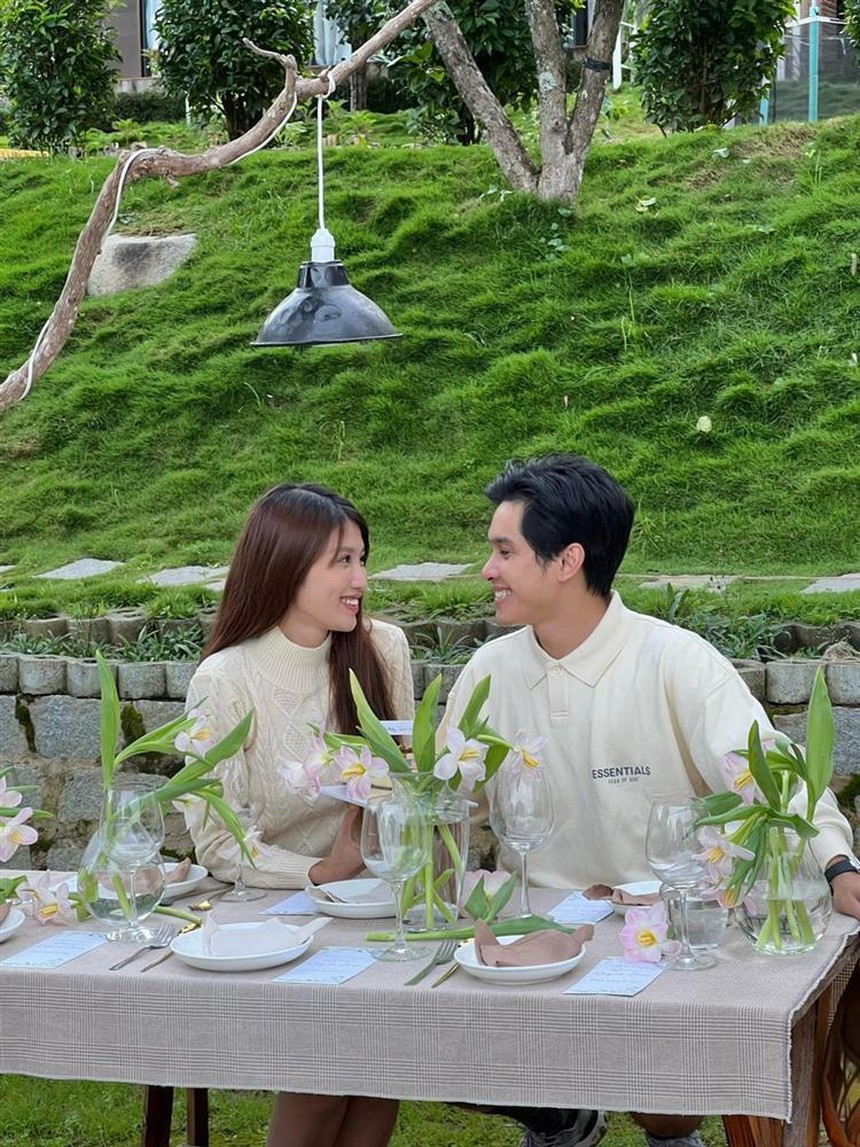 Quỳnh Châu đưa bạn trai về quê làm 1 việc gây chú ý hậu công khai hẹn hò - Ảnh 5. Quỳnh Châu đưa bạn trai về quê làm 1 việc gây chú ý hậu công khai hẹn hò - Ảnh 5.