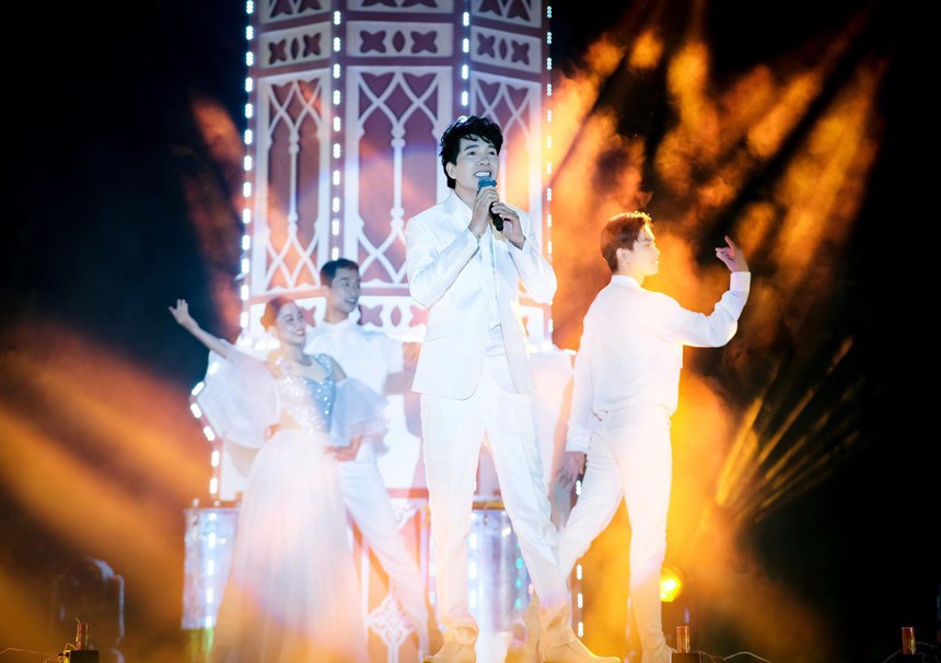 Dàn sao Nam – Bắc hội tụ ở Móng Cái – Quảng Ninh - Ảnh 4. Dàn sao Nam – Bắc hội tụ ở Móng Cái – Quảng Ninh - Ảnh 4.