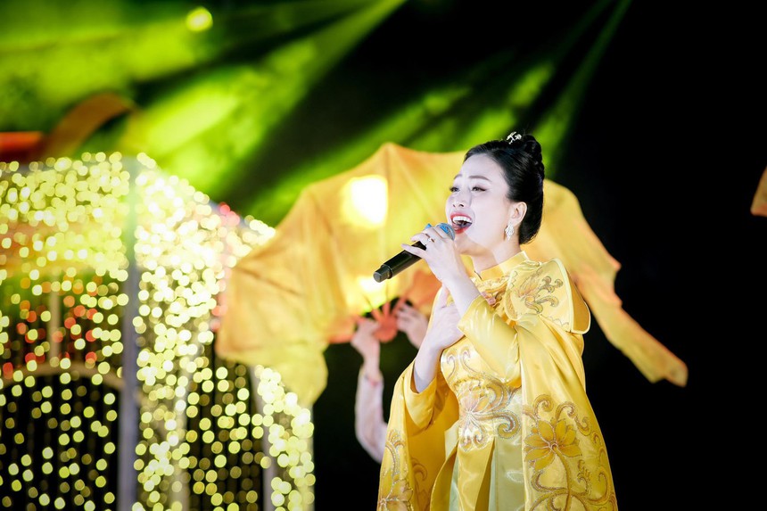 Dàn sao Nam – Bắc hội tụ ở Móng Cái – Quảng Ninh - Ảnh 3. Dàn sao Nam – Bắc hội tụ ở Móng Cái – Quảng Ninh - Ảnh 3.