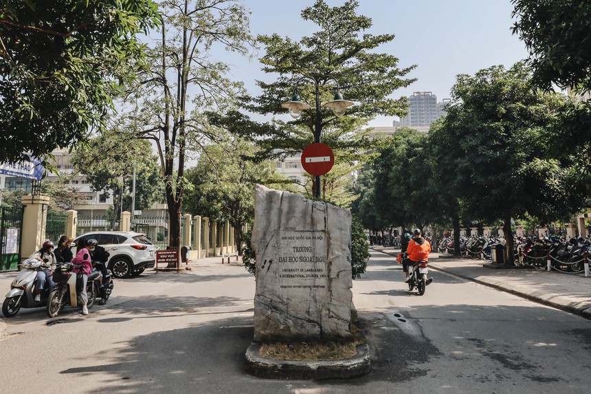 Ngôi trường có sinh viên nói ngoại ngữ đỉnh nhất nhì Việt Nam, điểm đầu vào cao "ngất ngưởng", khuân viên trường cũng đẹp mê ly không kém - Ảnh 1.