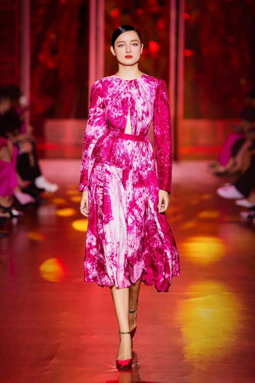 Nghệ nhân dệt lụa Trần Hữu Phương: 'Lụa Mã Châu mang ơn các nhà thiết kế thời trang' - Ảnh 4. Nghệ nhân dệt lụa Trần Hữu Phương: 'Lụa Mã Châu mang ơn các nhà thiết kế thời trang' - Ảnh 4.