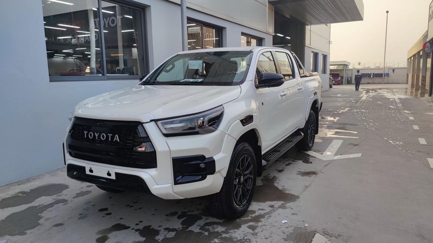 Toyota Hilux GR Sport - Ảnh 1.