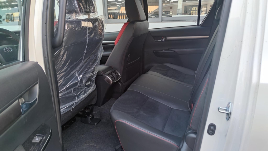 Đại lý chào bán Toyota Hilux GR Sport độc nhất Việt Nam: Giá 1,1 tỷ đồng, ngang tầm Ranger Raptor - Ảnh 9.