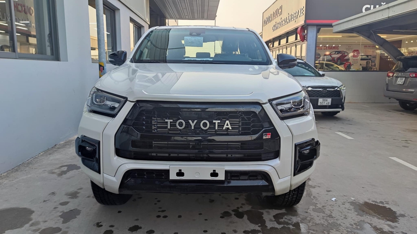 Toyota Hilux GR Sport - Ảnh 2.
