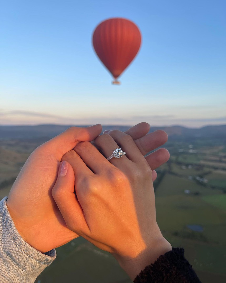 Vị hôn phu của Diễm My 9X nói lời ngọt ngào, hé lộ toàn cảnh màn cầu hôn trên khinh khí cầu - Ảnh 2. Vị hôn phu của Diễm My 9X nói lời ngọt ngào, hé lộ toàn cảnh màn cầu hôn trên khinh khí cầu - Ảnh 2.