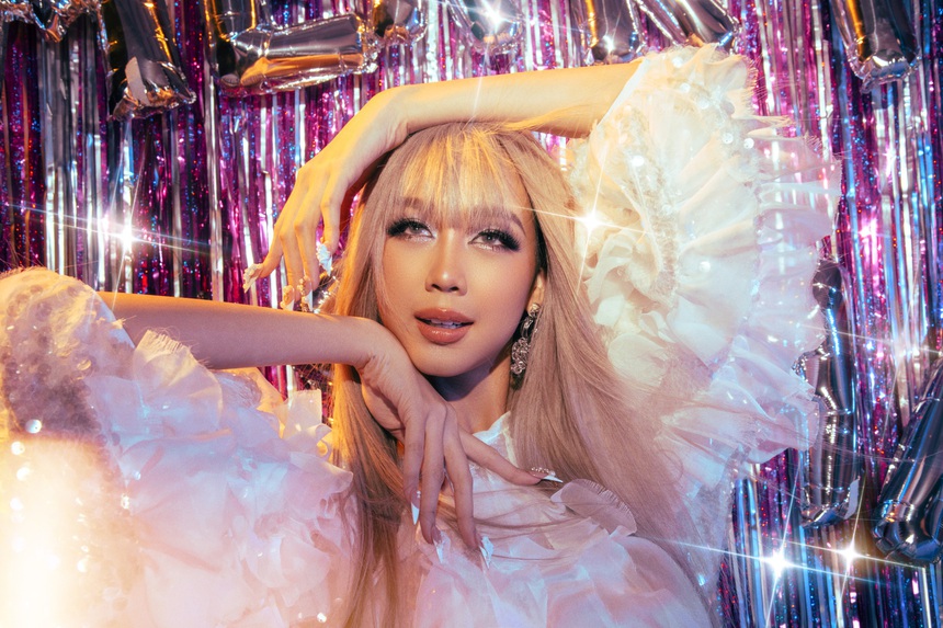 Hoa hậu Bảo Ngọc biến hóa với style độc lạ trong bộ ảnh cuối năm - Ảnh 1. Hoa hậu Bảo Ngọc biến hóa với style độc lạ trong bộ ảnh cuối năm - Ảnh 1.