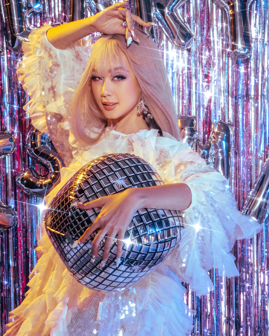 Hoa hậu Bảo Ngọc biến hóa với style độc lạ trong bộ ảnh cuối năm - Ảnh 2. Hoa hậu Bảo Ngọc biến hóa với style độc lạ trong bộ ảnh cuối năm - Ảnh 2.