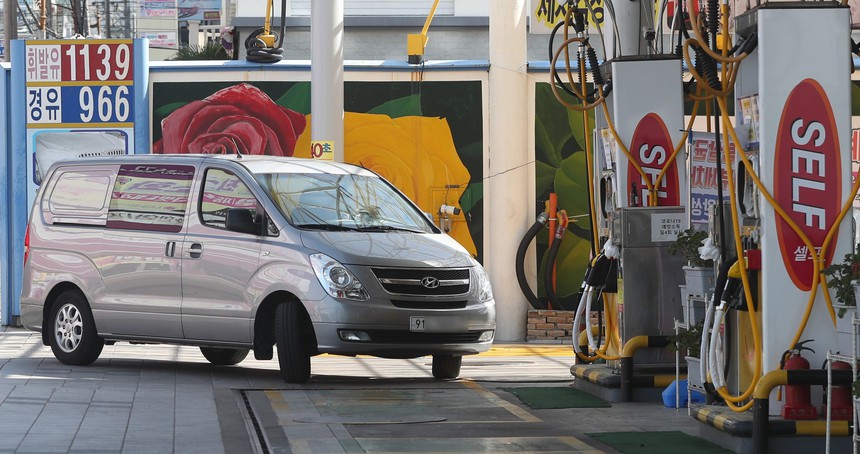 Giá dầu châu Á tăng do lo ngại về bão tuyết ở Mỹ - Ảnh 1.