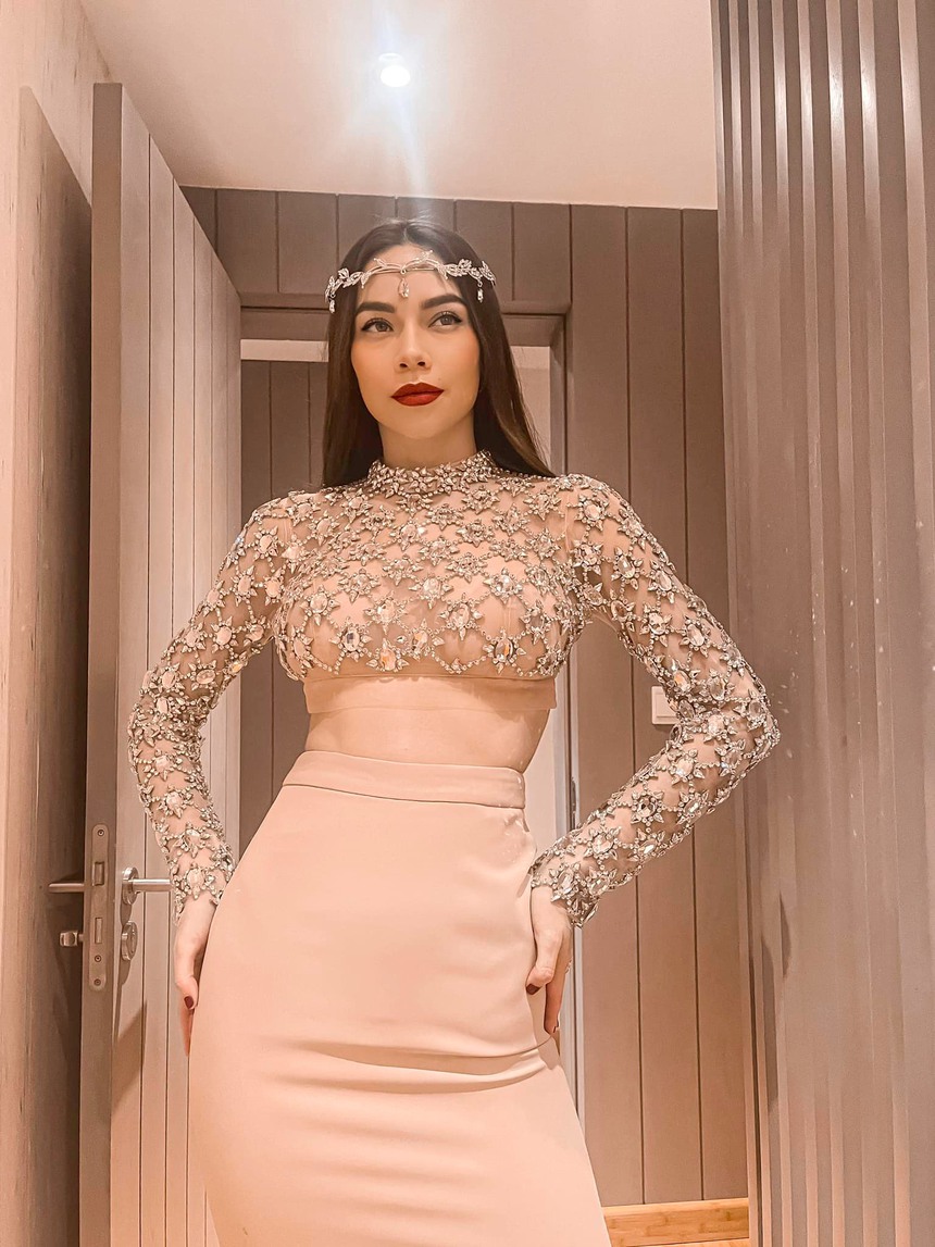 Hồ Ngọc Hà bị chê 'mặc đồ bộ' lên sân khấu, fan 'rần rần' bình luận bảo vệ - Ảnh 6.