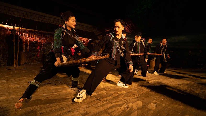 Vở diễn thực cảnh 'The Mong show - Sa Pa lặng lẽ yêu': 'The Mong show…' - Diễn mà như không diễn - Ảnh 1.