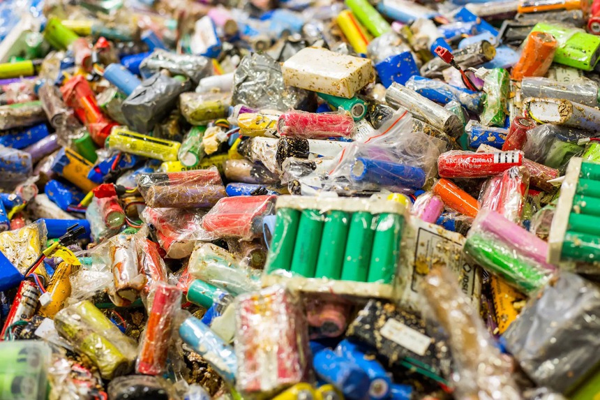 Ô tô điện đang ‘bay cao’, nhưng còn lâu thời điểm tái chế pin của chúng mới tới - Ảnh 5.