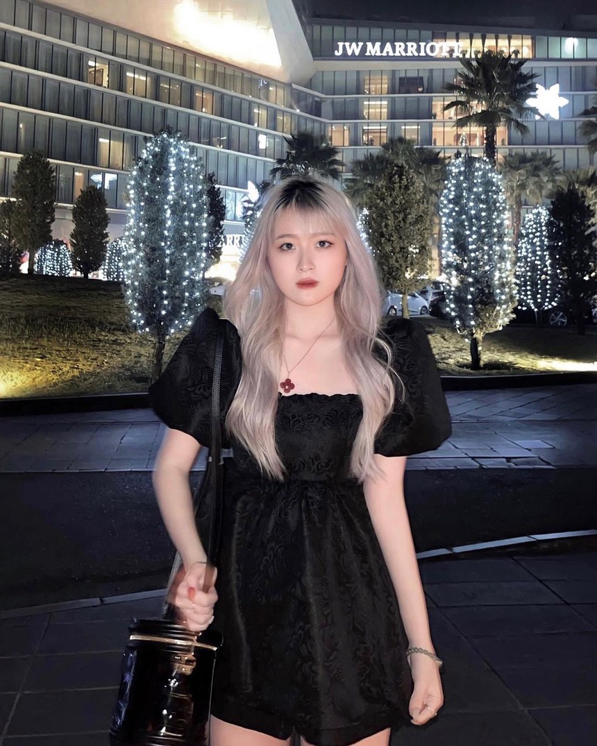 Tủ đồ xinh như mộng của 2 ái nữ nhà Quyền Linh: Cô chị là "chúa bánh bèo", cô em sành điệu tươi mới   - Ảnh 10.