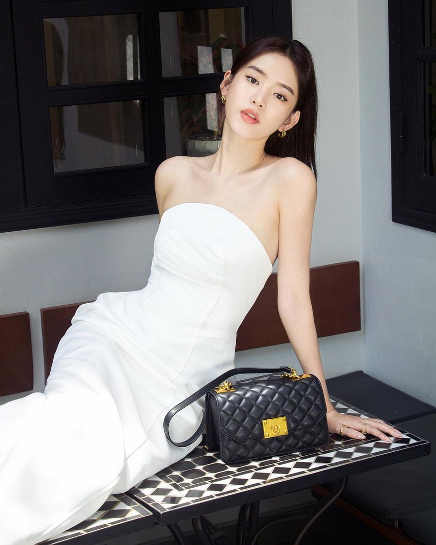 Tủ đồ xinh như mộng của 2 ái nữ nhà Quyền Linh: Cô chị là "chúa bánh bèo", cô em sành điệu tươi mới   - Ảnh 14.