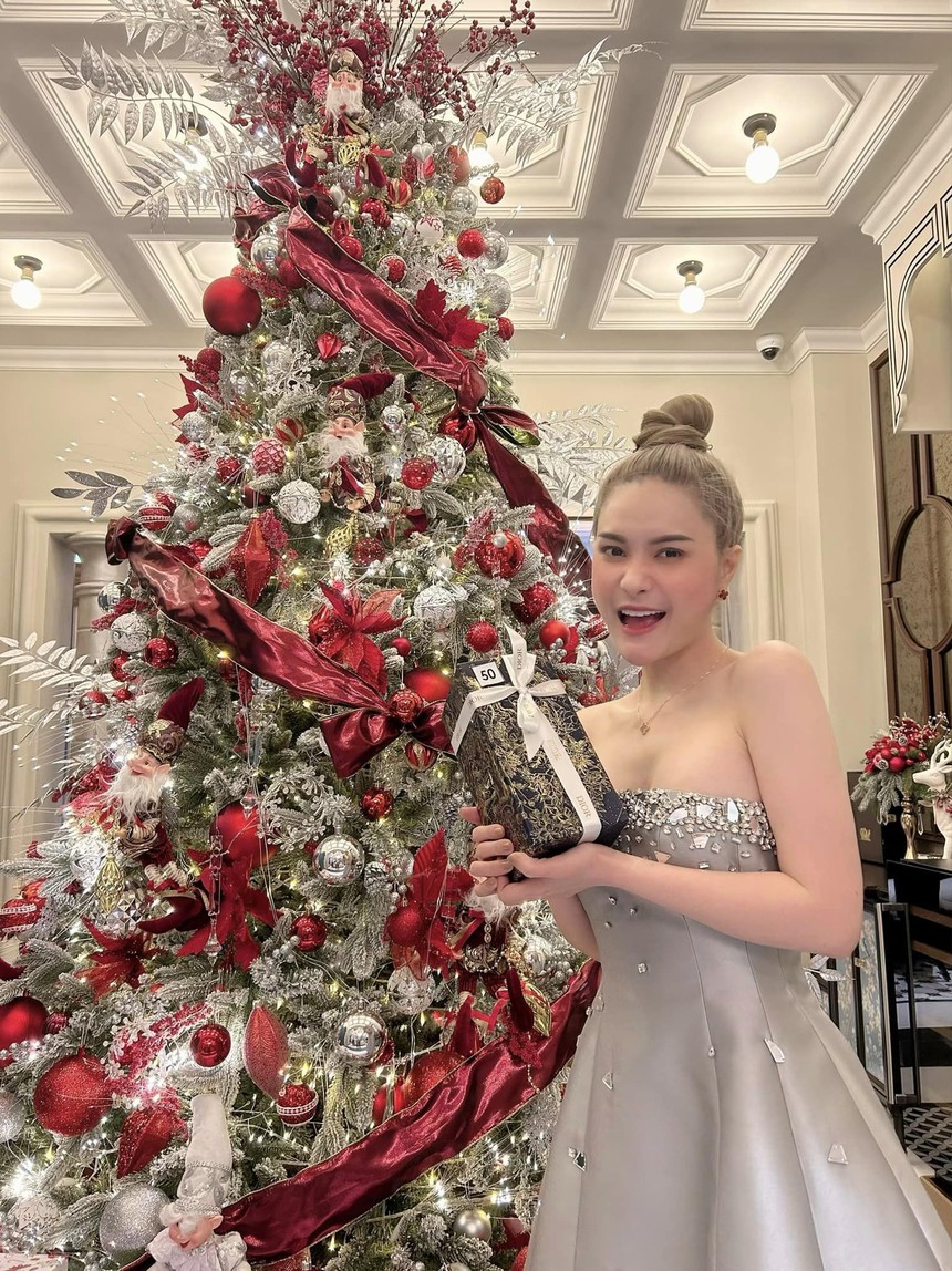 Đoàn Di Băng thừa nhận tổ chức tiệc tùng hoành tráng để "câu" tương tác là chính - Ảnh 1.