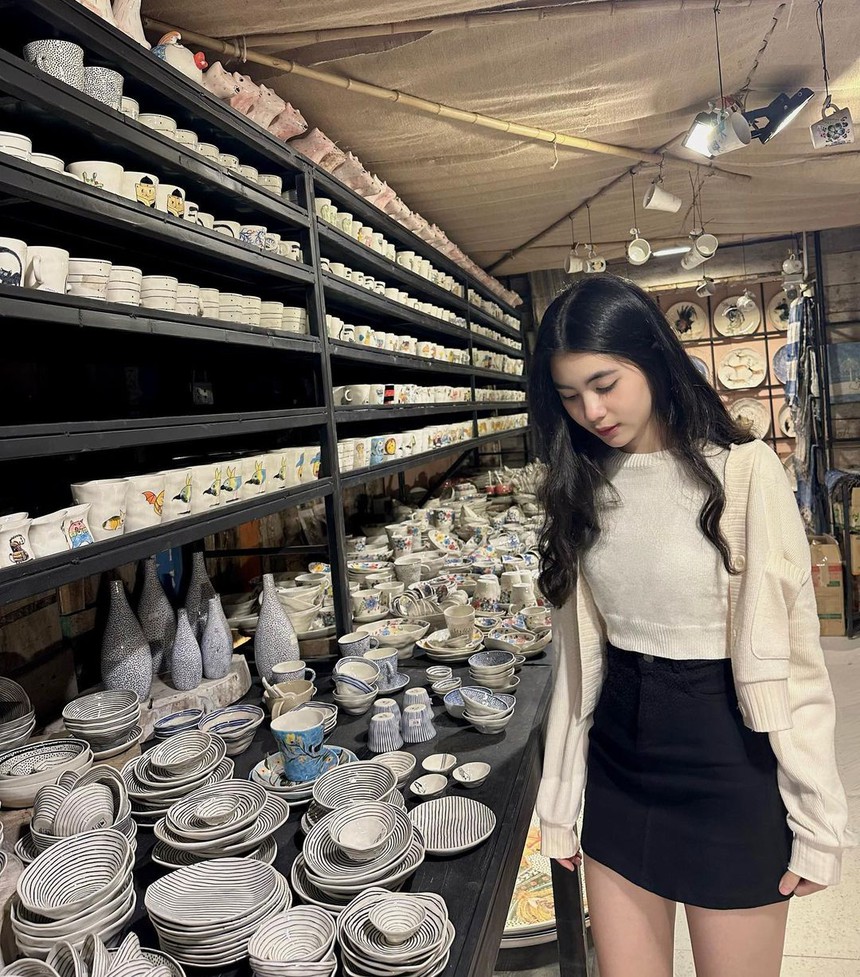 Mê mẩn tủ đồ xinh như công chúa của 2 ái nữ nhà MC Quyền Linh  - Ảnh 9.