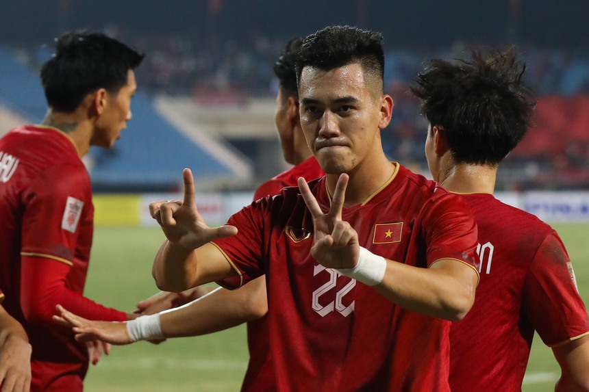 Tin nóng AFF Cup ngày 28/12: Tuyển Việt Nam sang Singapore, thẻ đỏ của Văn Toàn là bài học - Ảnh 4. Tin nóng AFF Cup ngày 28/12: Tuyển Việt Nam sang Singapore, thẻ đỏ của Văn Toàn là bài học - Ảnh 4.
